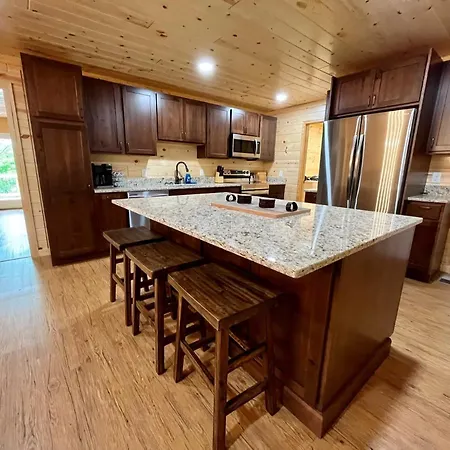 The Hitching Post: Spacious 5Br/4Ba Rancher Villa